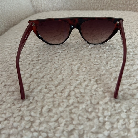 Quay Australia Run Away Cat Eye Sunglasses R2933 - Picture 6 of 8